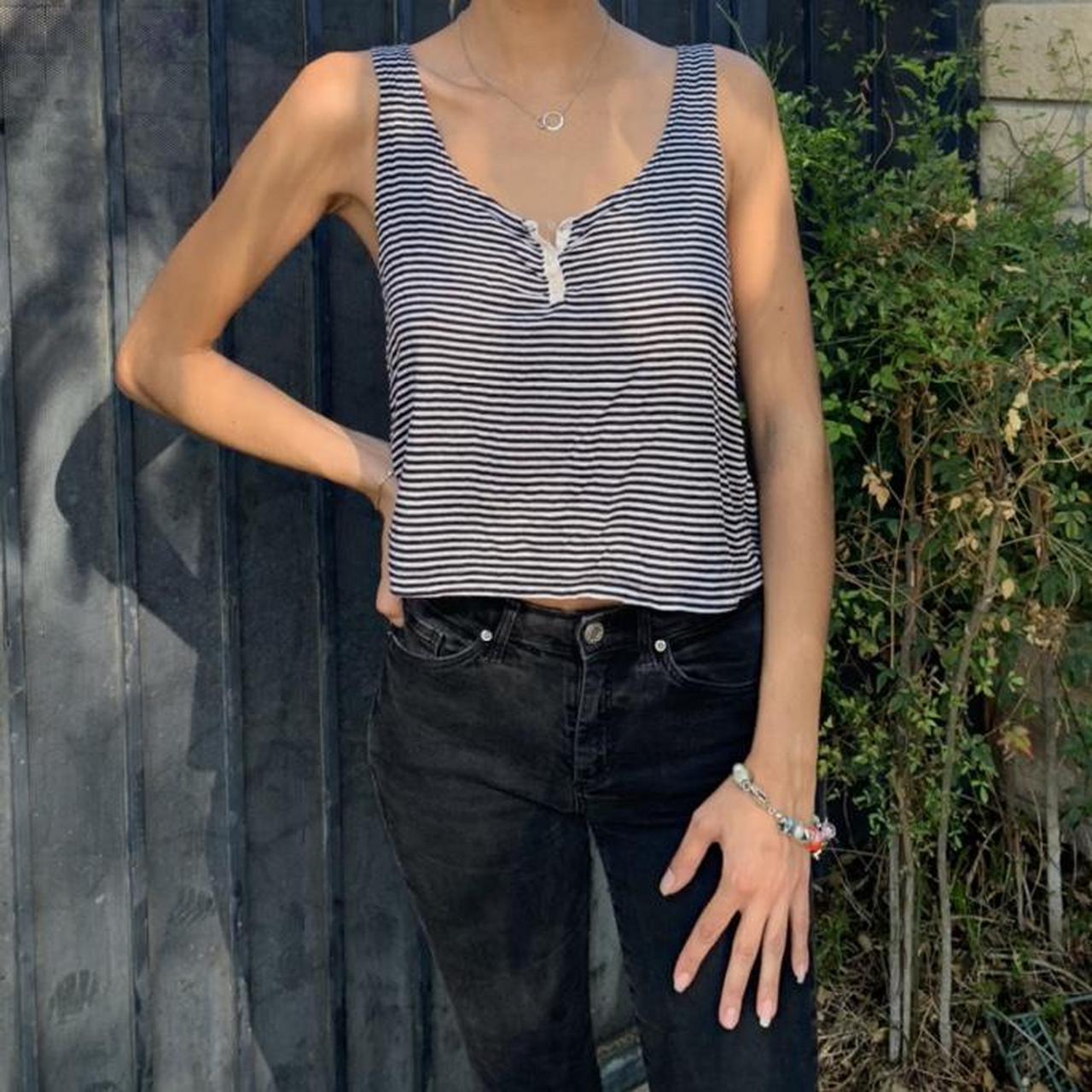 Brandy Melville Striped Tank Cami Top 𝑫𝒆𝒔𝒄𝒓𝒊𝒑𝒕𝒊𝒐𝒏 Depop