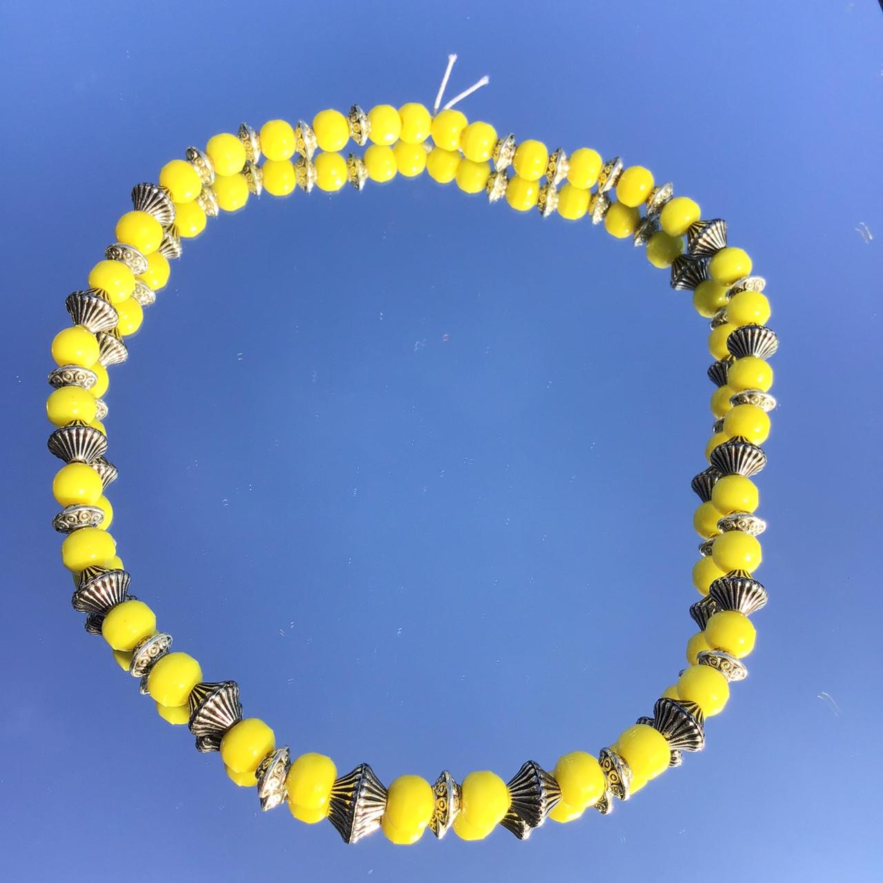 Yellow and silver beaded necklace 🌍UK... Depop