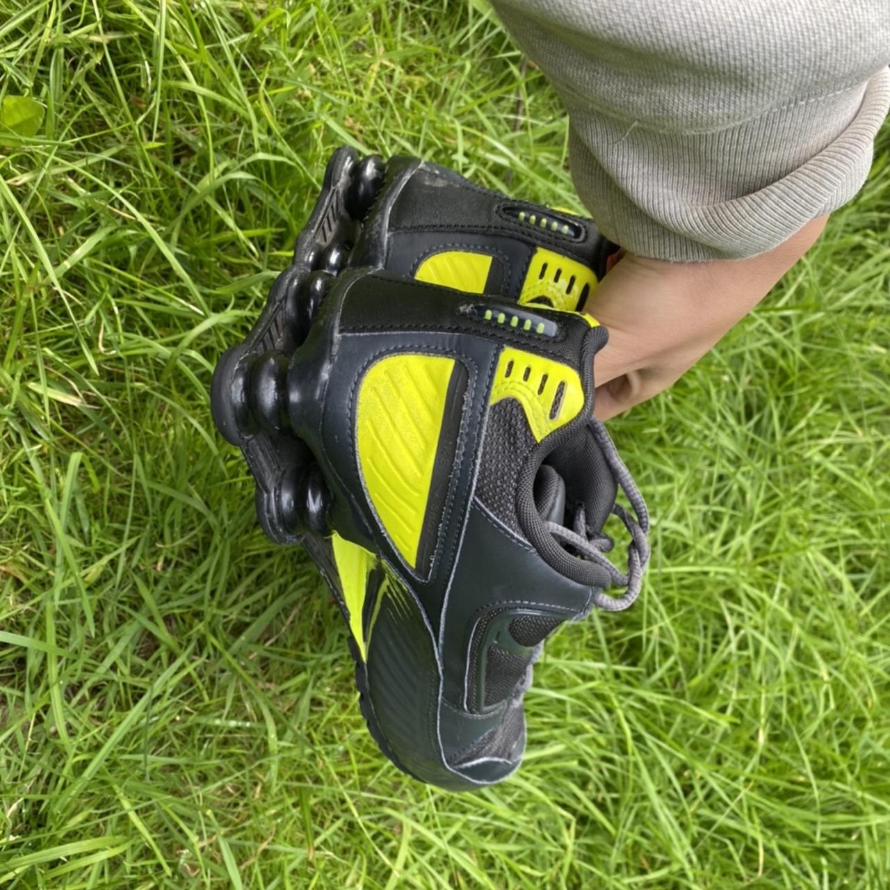 yellow and black nike shox