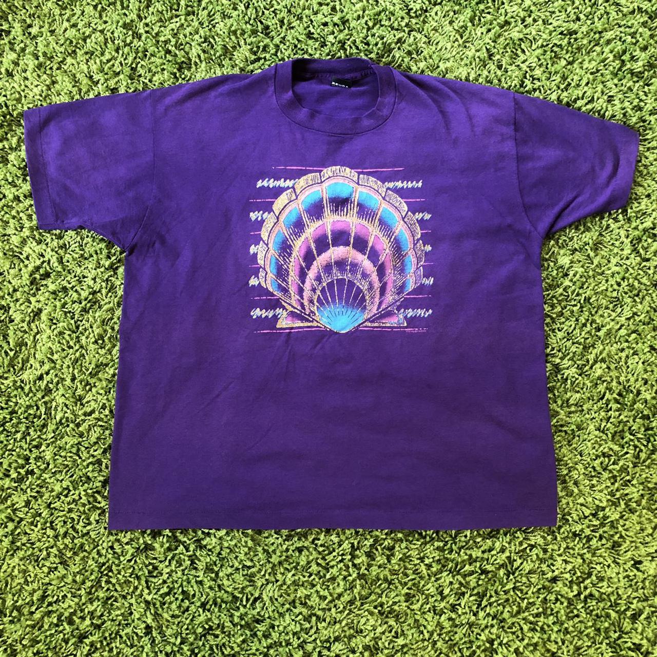 Vintage 1991 scallop shell beach purple graphic tee.... - Depop