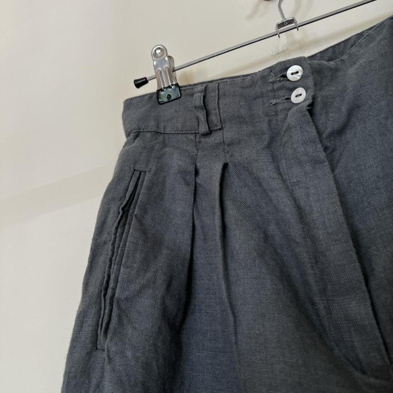 Liz Claiborne Women's Grey and Green Shorts | Depop