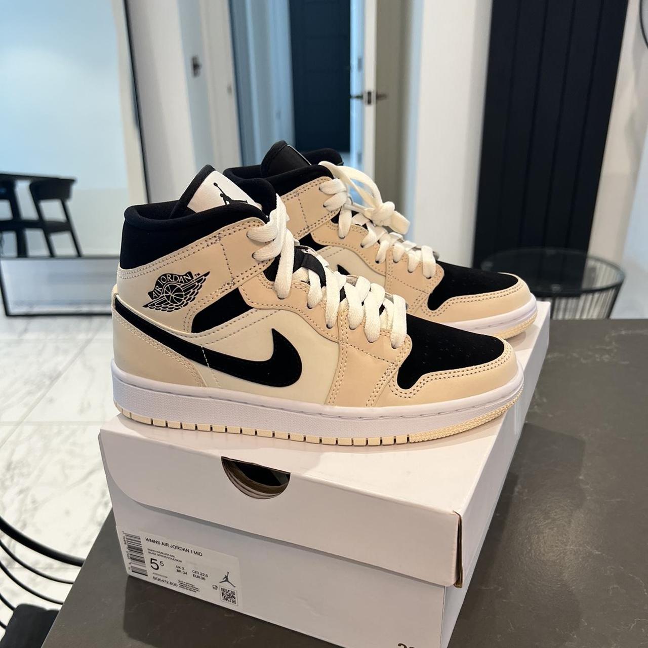 スニーカー NIKE Air Jordan 1 Mid Barely Orange WMNS 2020 AW 20 Wmns Jordan 1 Mid 'Barely Orange' - Air Jordan - BQ6472 800