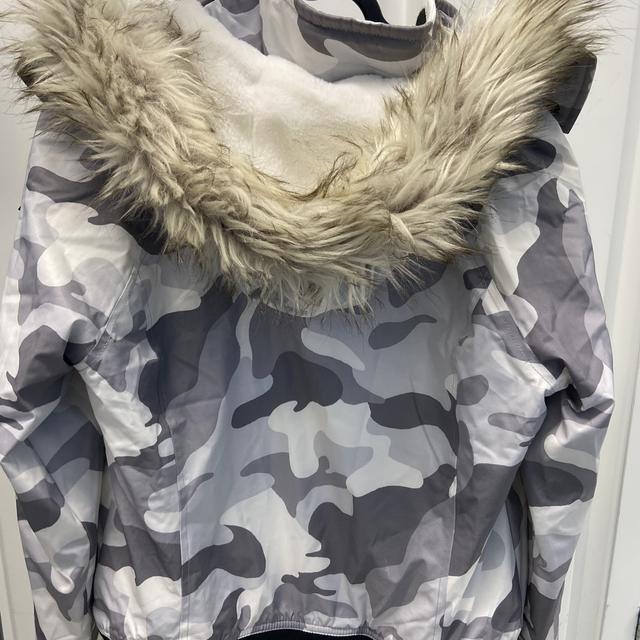 Hollister white deals camo jacket