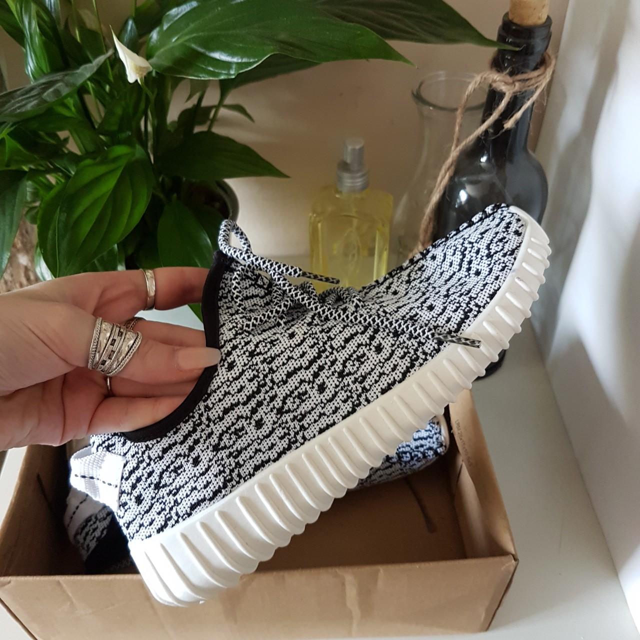 Size 6 hot sale fake yeezys