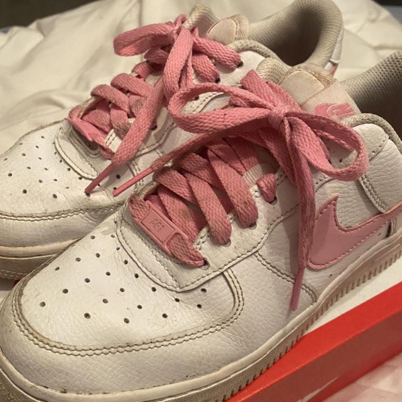 Light pink air clearance force 1 with heart