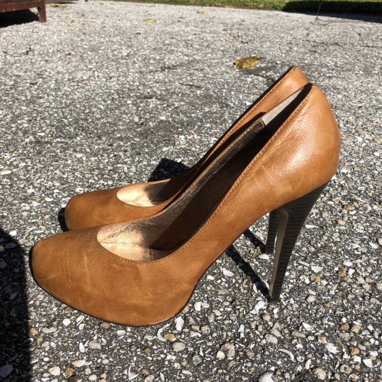 Dolce Vita Women's Tan Courts (2)