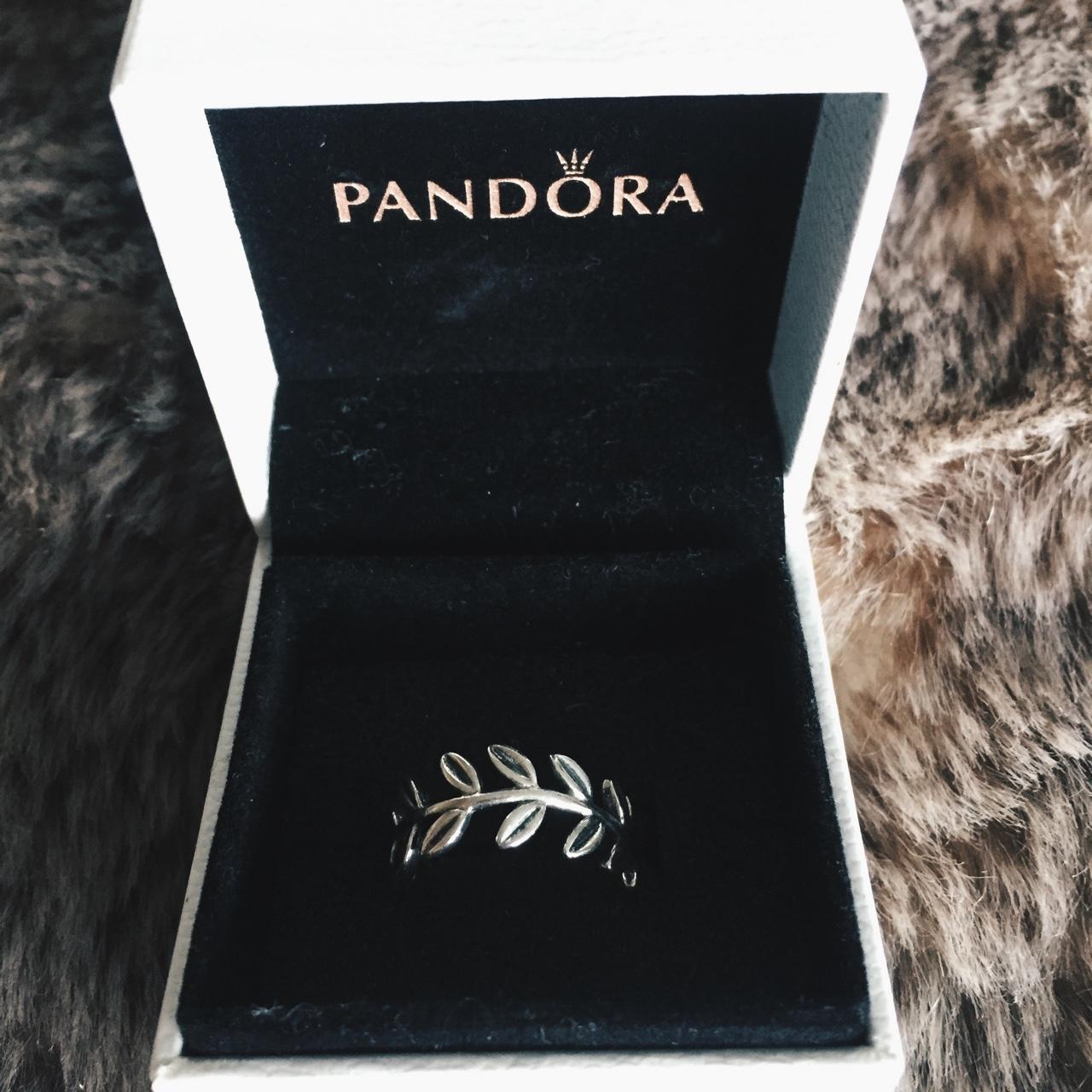 Pandora laurel wreath deals ring uk