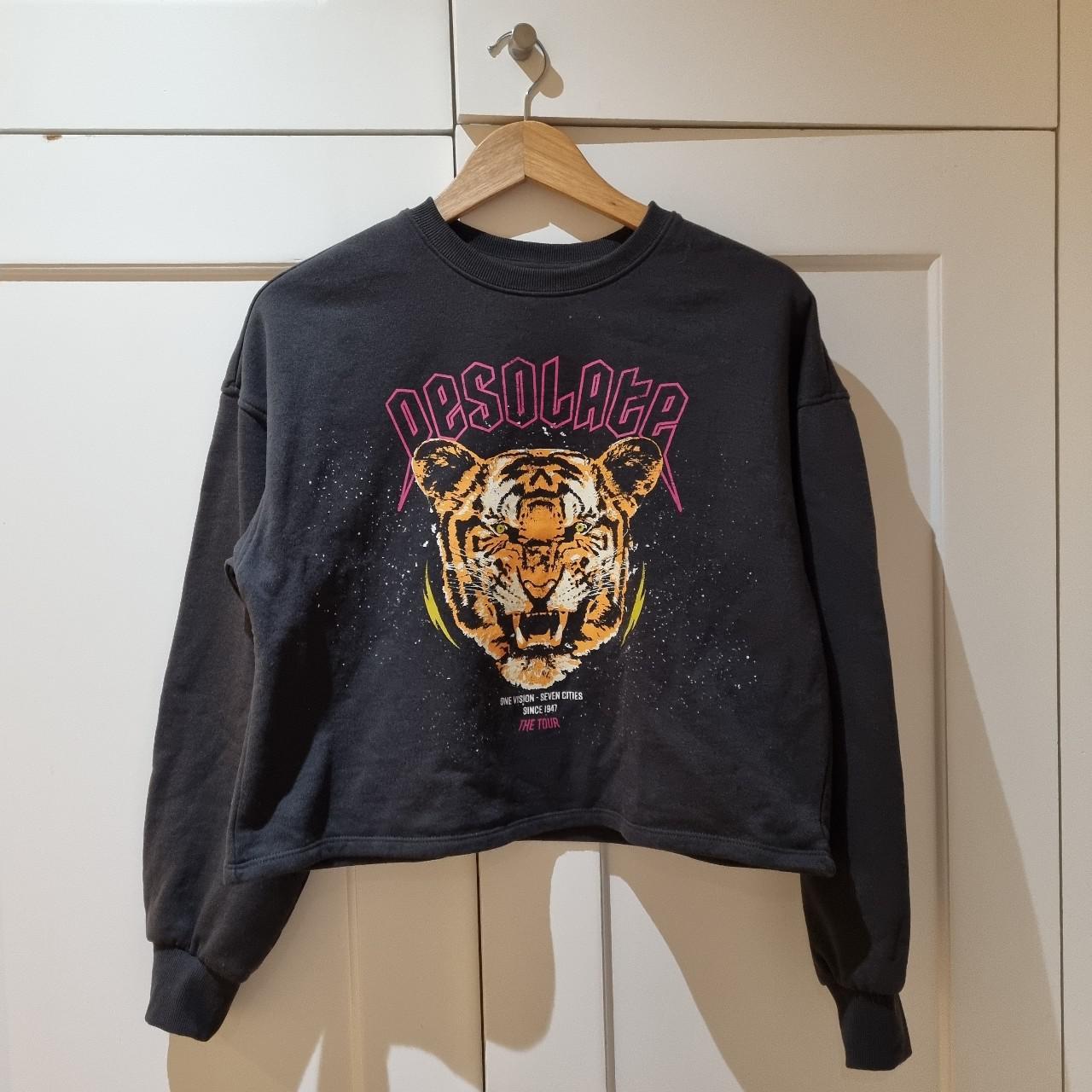 H&M crop sweatshirt with tiger print. Anine Bing