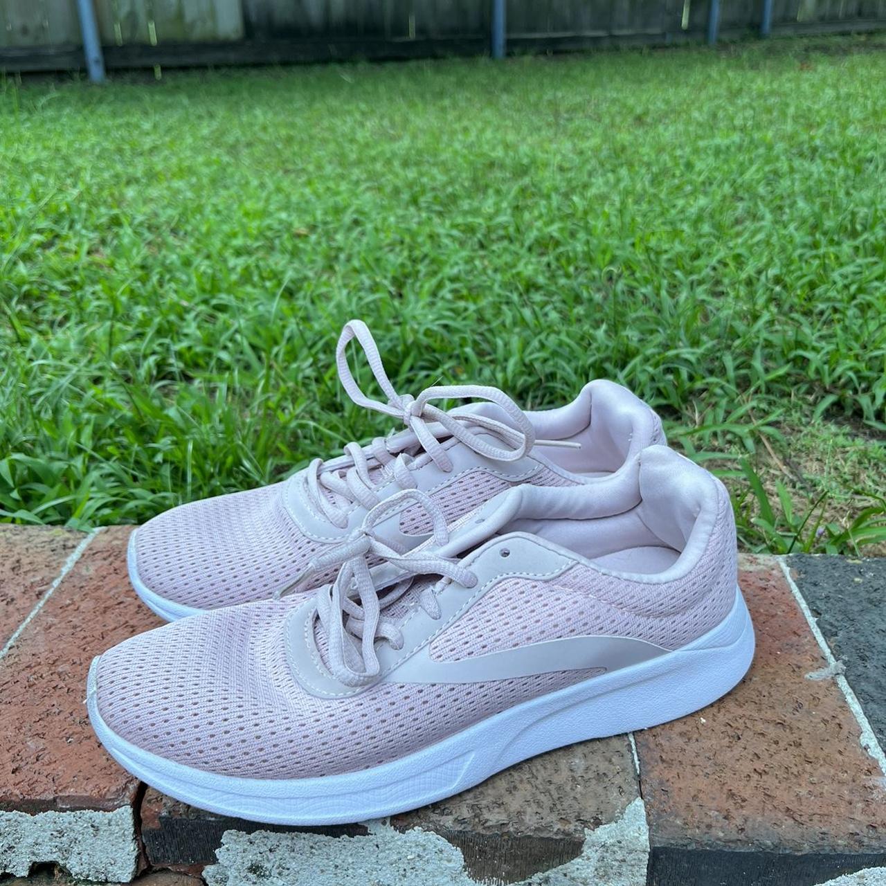 mens pink tennis shoes