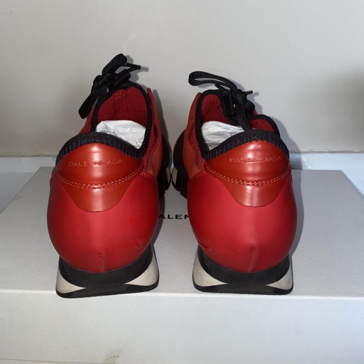 Balenciaga runners red hot sale and black