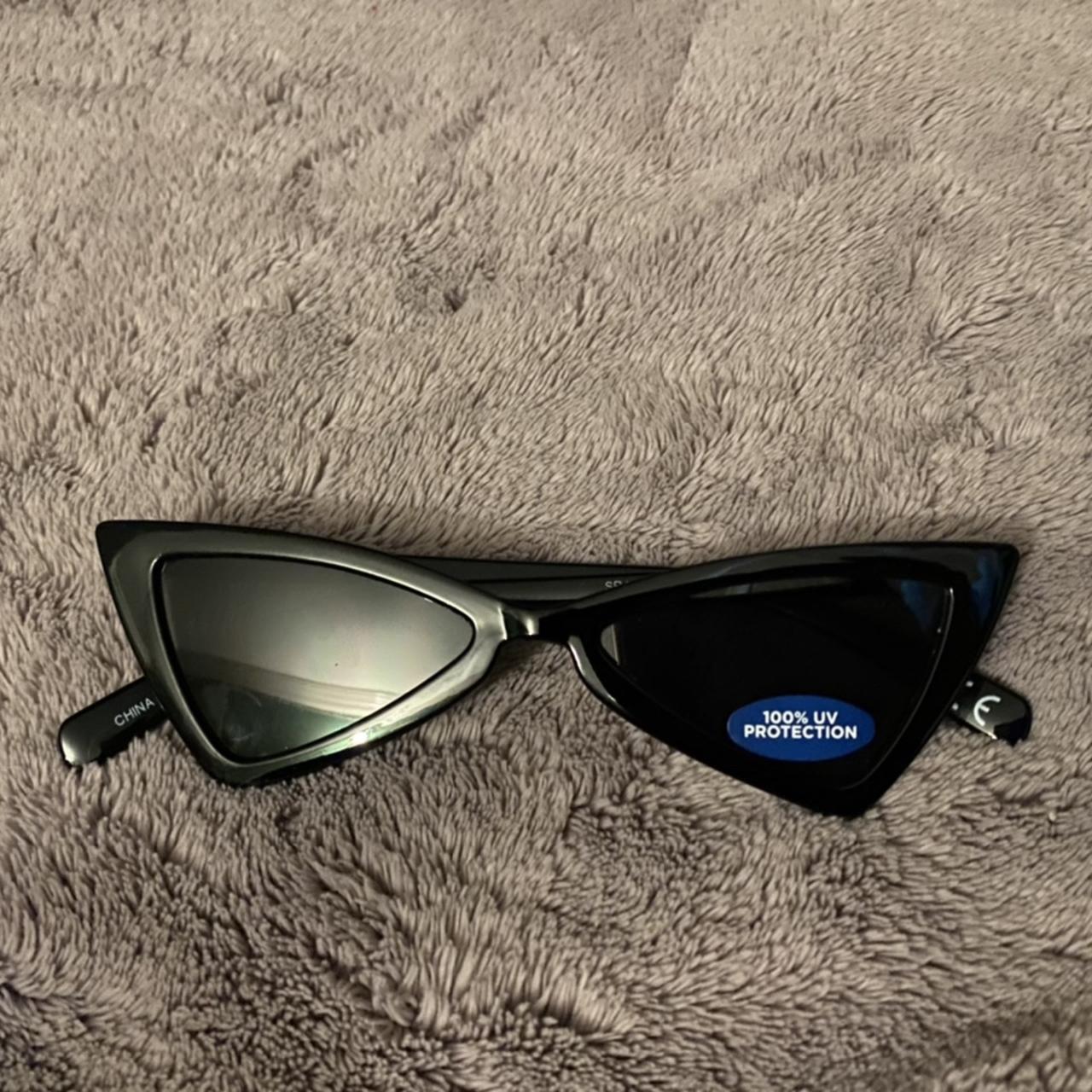 small black sunglasses