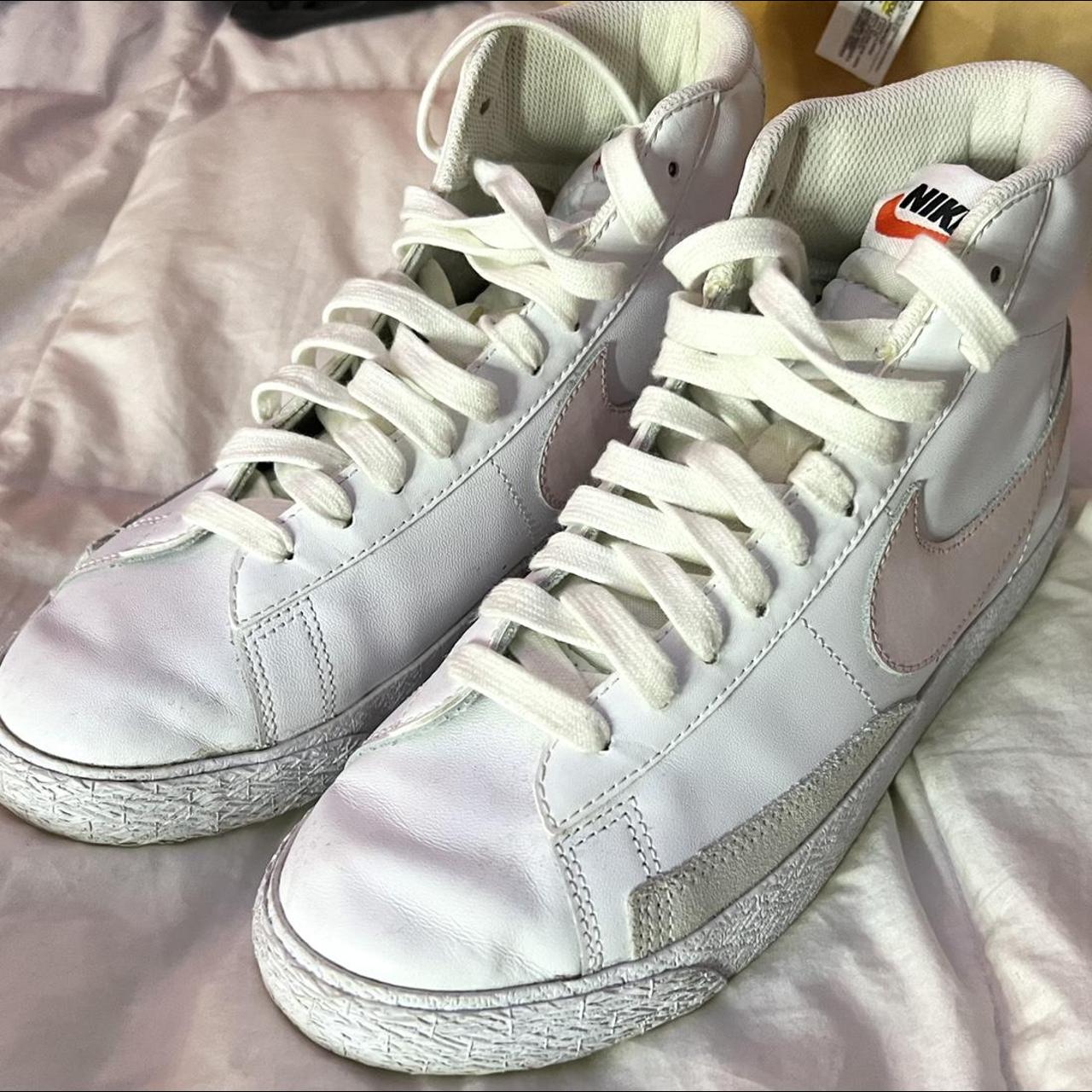 womens nike slides pink