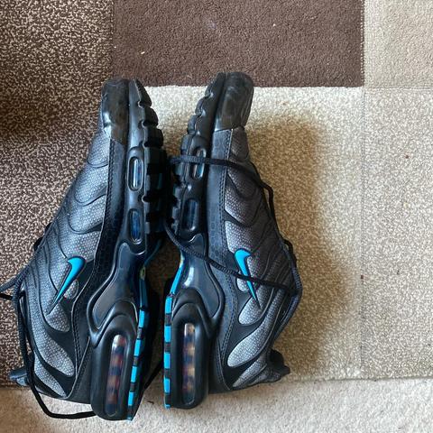 Black tns hotsell with blue tick