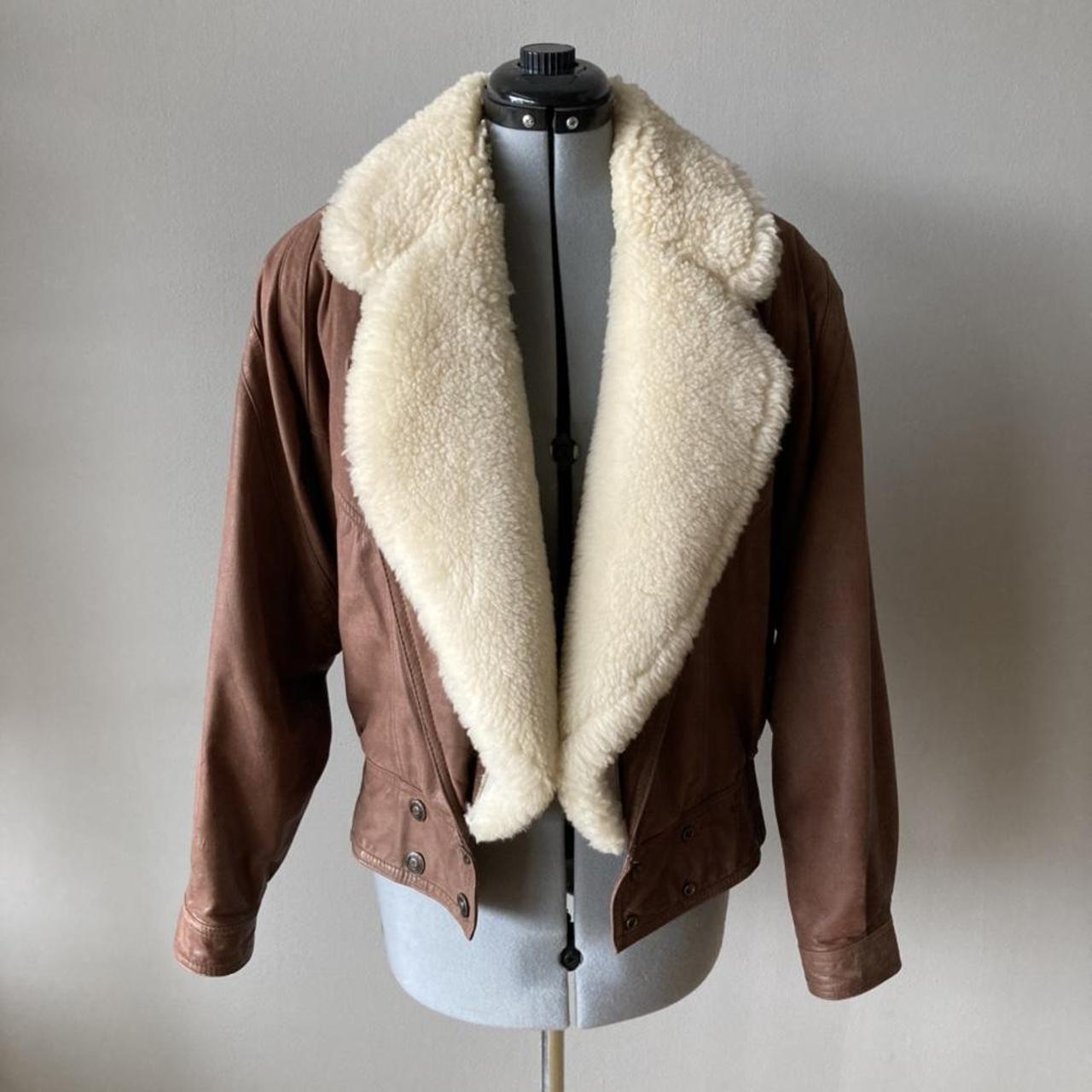 Amazing Small Vintage Leather & Sherpa Collar... - Depop