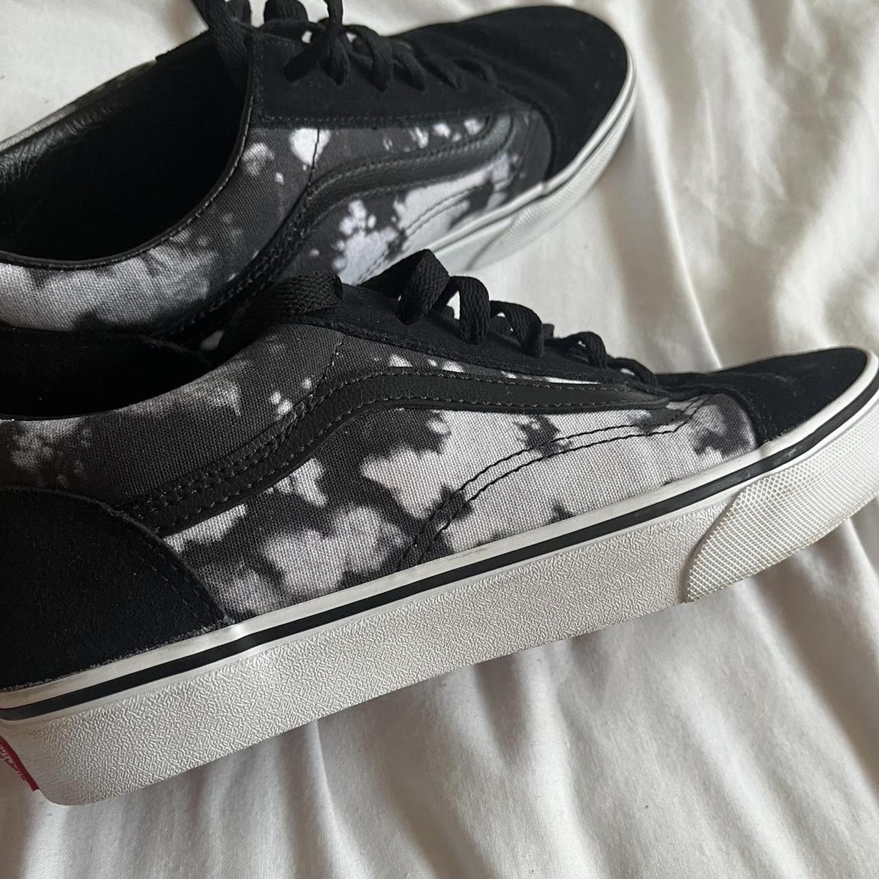 Black and best sale white tie vans