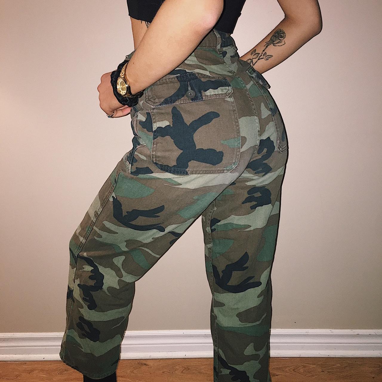 army cargo pant pair with any top!! easy go to look... - Depop