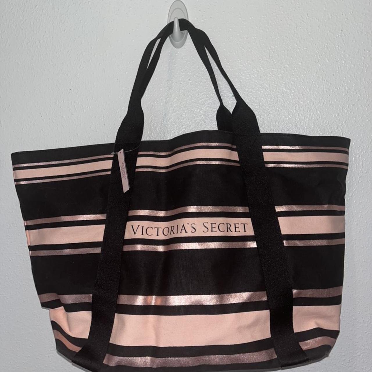 🎀brand new Victoria Secret Overnight Bag🤍 Modern... Depop