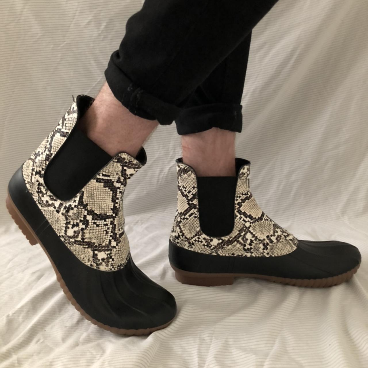 urban outfitters duck boots