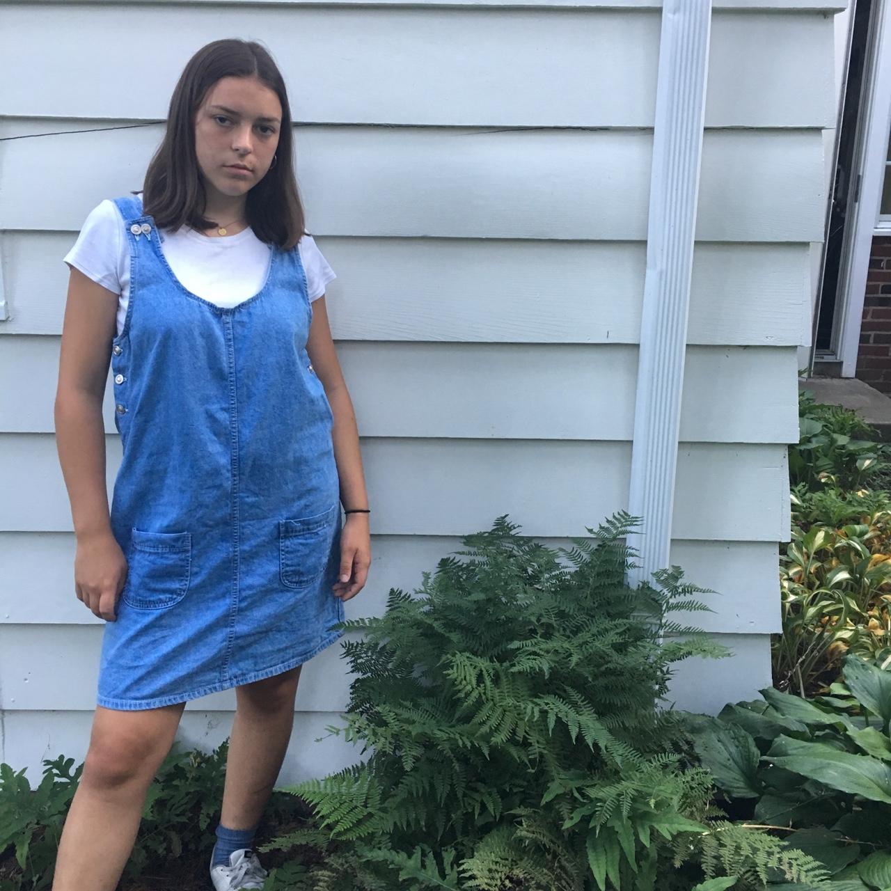 Vintage 80s blue denim jumper; two pockets in