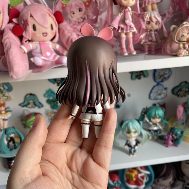 Kizuna AI ぬいぐるみ 約30cm Kizuna AI plush, still has tag, brand new Message | Depop