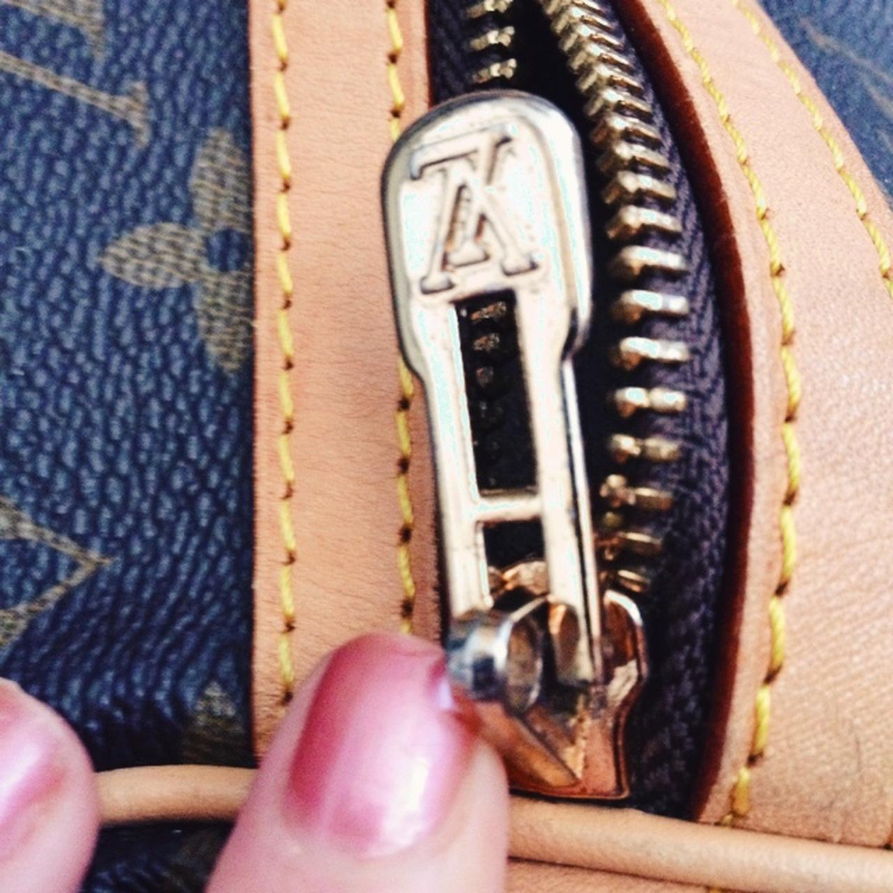 Louis Vuitton purse Broken inside zip but this - Depop