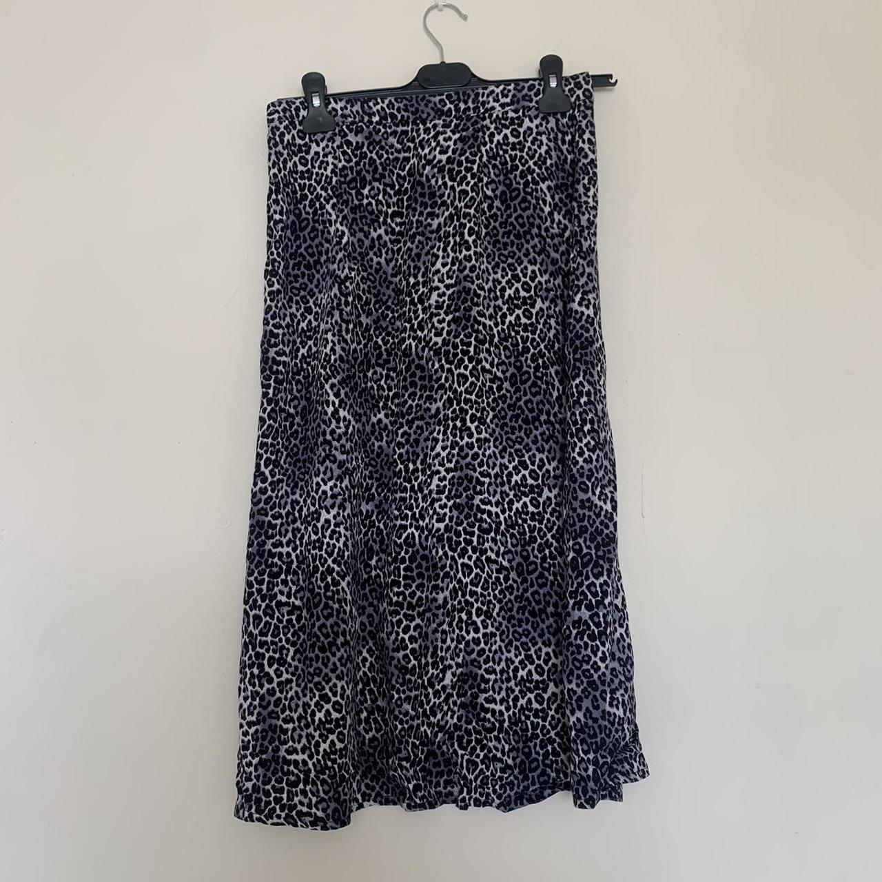 Gorgeous leopard print motel midi skirt, size small,... - Depop