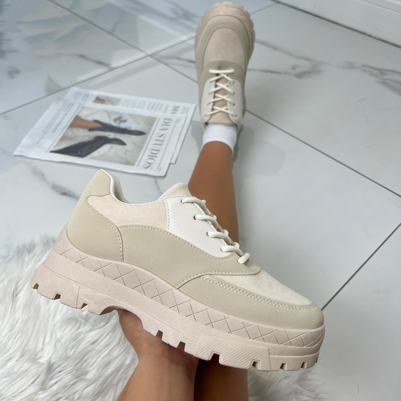 Women's Cream and Tan Trainers | Depop