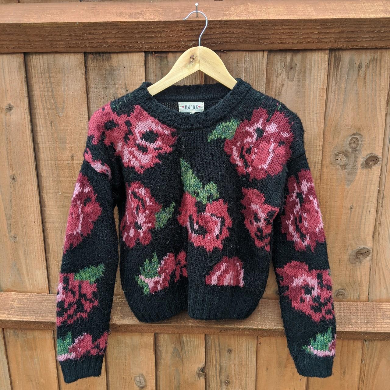 🌹Super cosy rose print jumper, slightly cropped 🇬🇧... - Depop