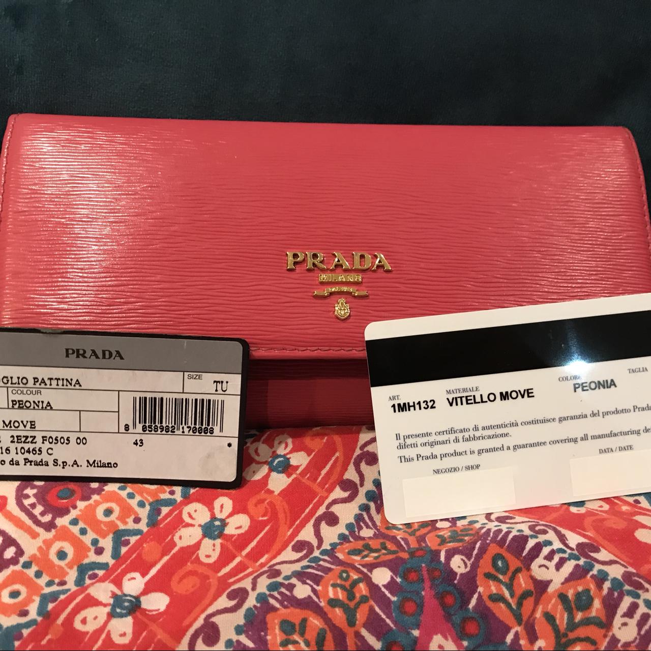 Prada vitello move 2025 wallet on chain