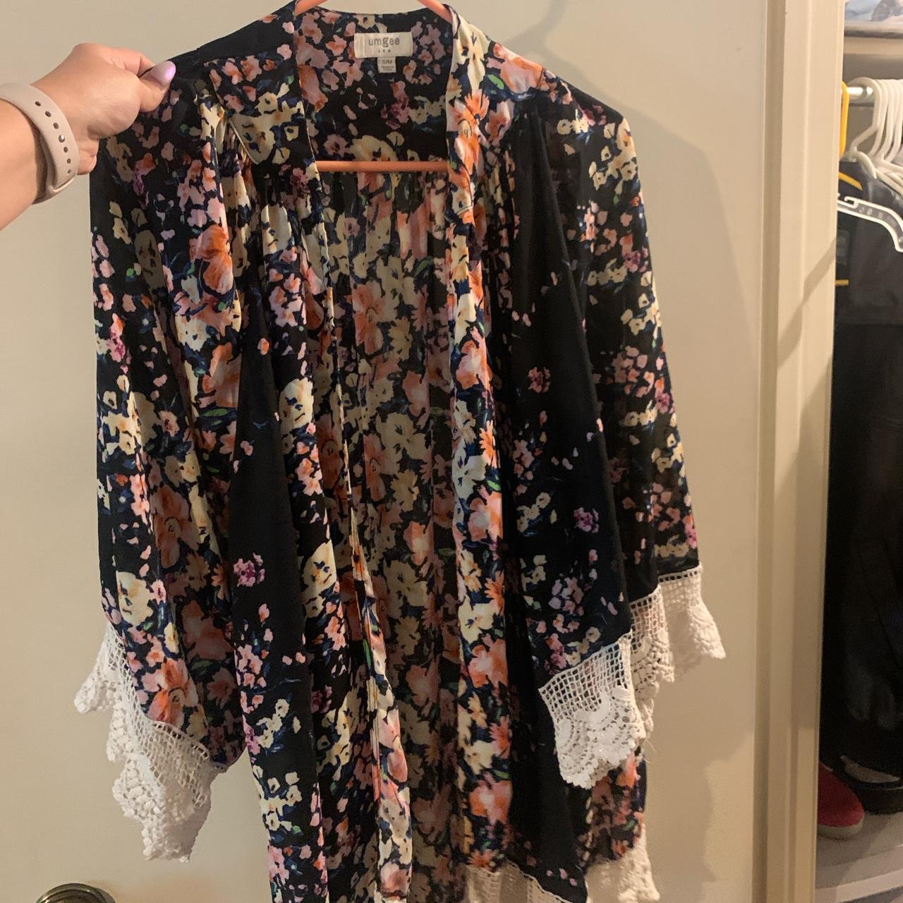 Product Image 1 - Floral Throw
• size small/medium
