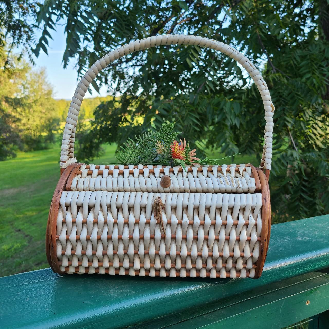 Vintage 1970's Brown Wicker Lunch Box Purse With Top Handle - Etsy in 2024  | Wooden purse, Purses, Wicker purse