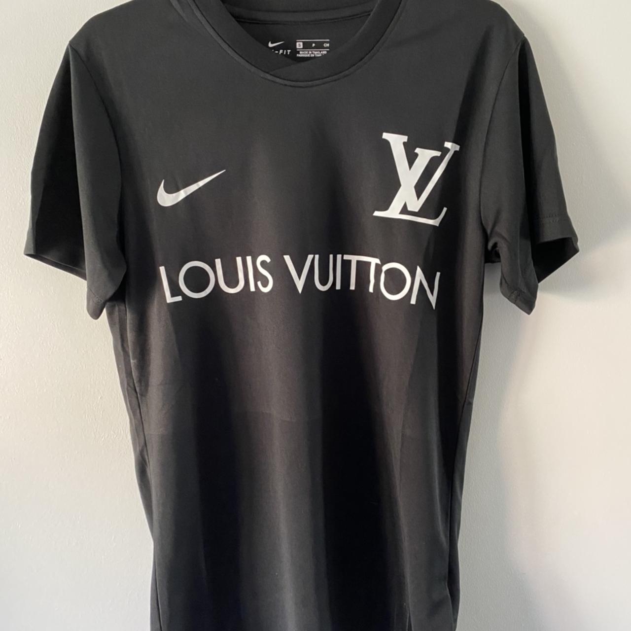 Louis Vuitton V neck t shirt. White and dark green - Depop