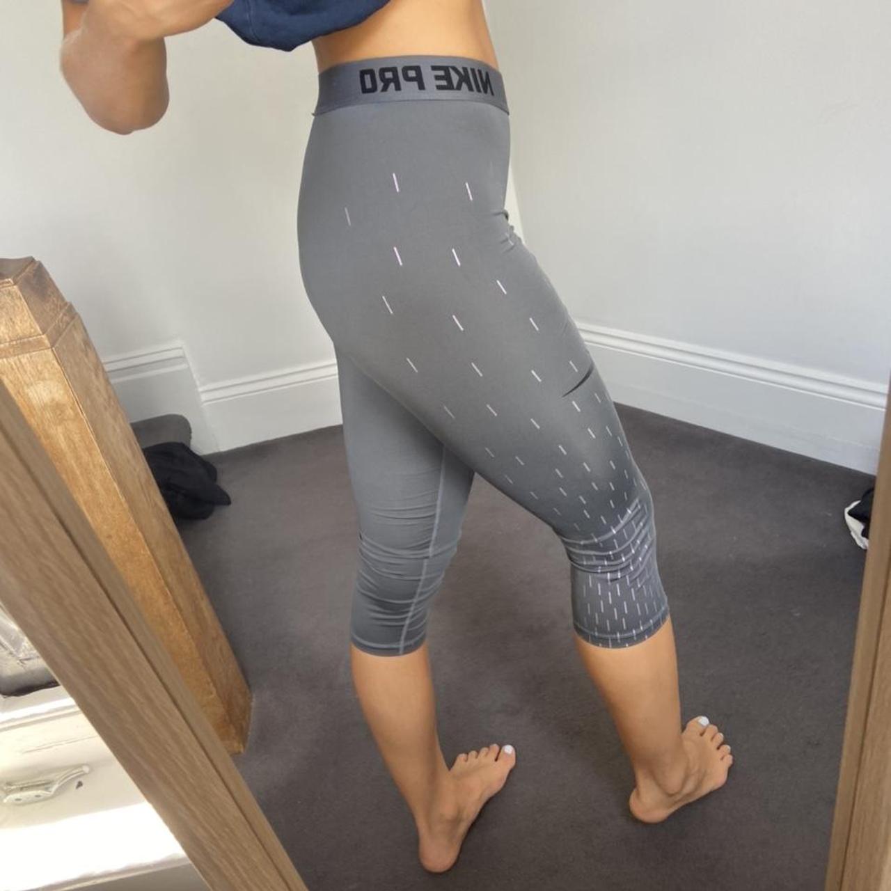 Really nice Nike running leggings. 3/4 length.... Depop