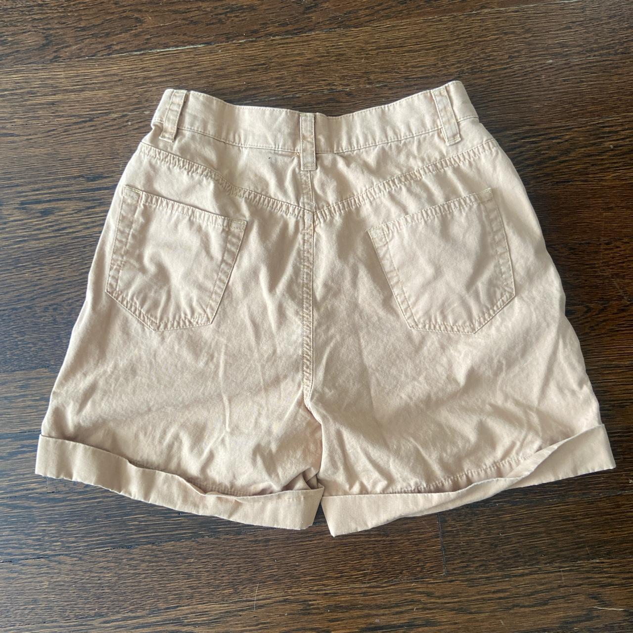 Liz Claiborne Women's Tan Shorts | Depop