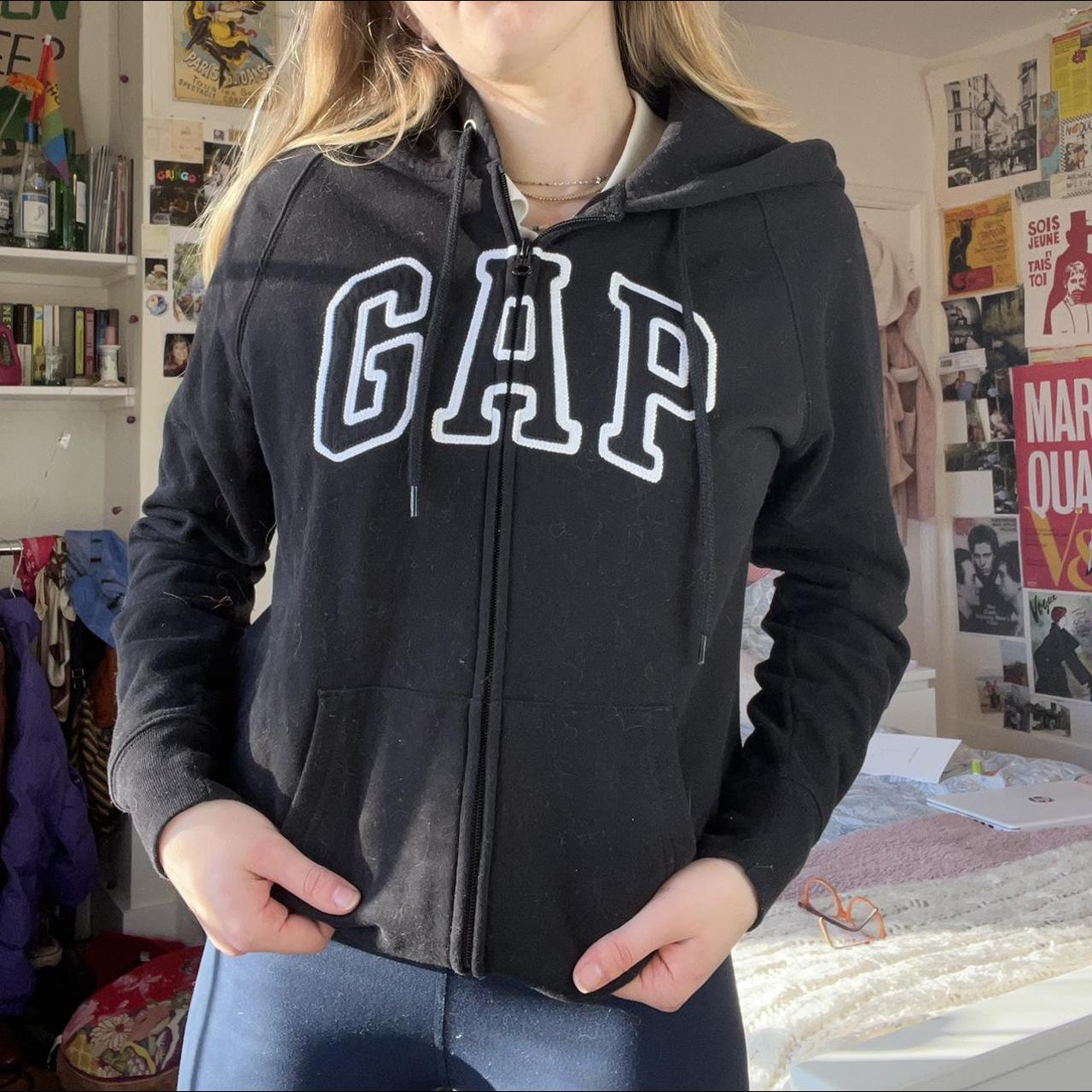 black gap sweater