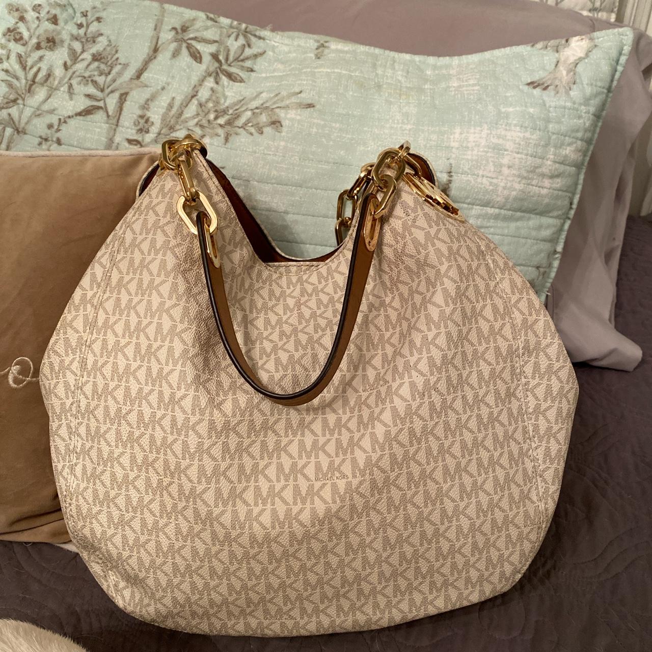 Michael Kors Side Bag  http://www.collegefashionista.com/school/view/university_of_florida/style_advice_of_the_week_croppe…  | Side bags, Stylish school bags, Mk bags