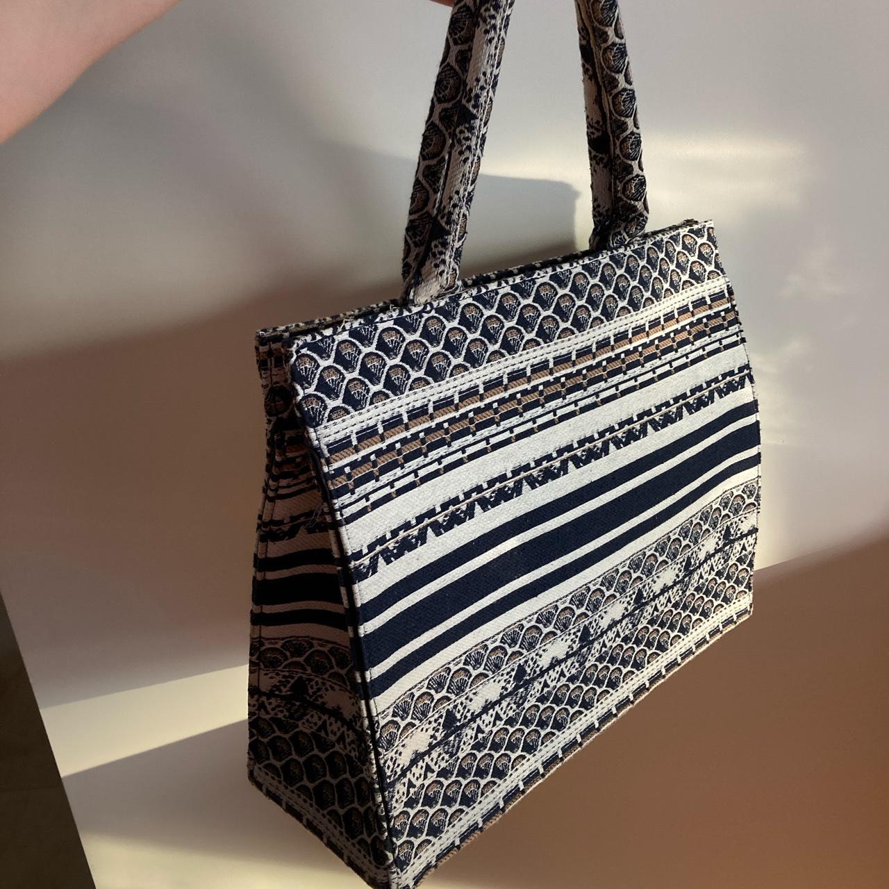 Embroidered shopper outlet bag mango