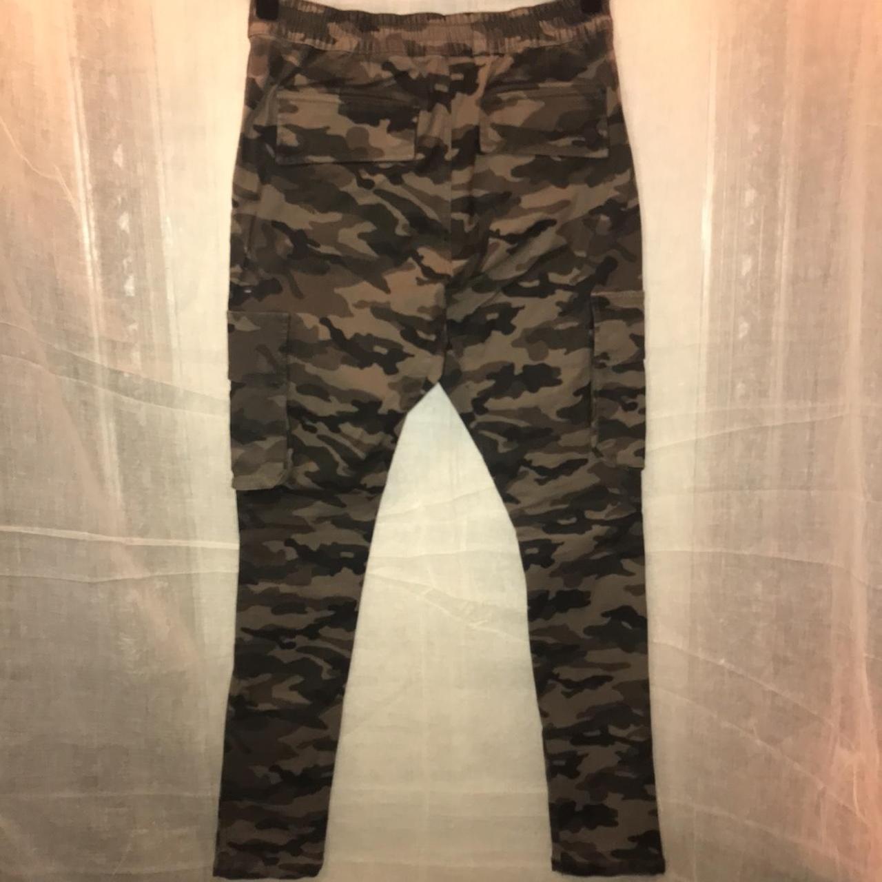 H&M mems camouflage cargo pants Size: 30W, Slim... - Depop