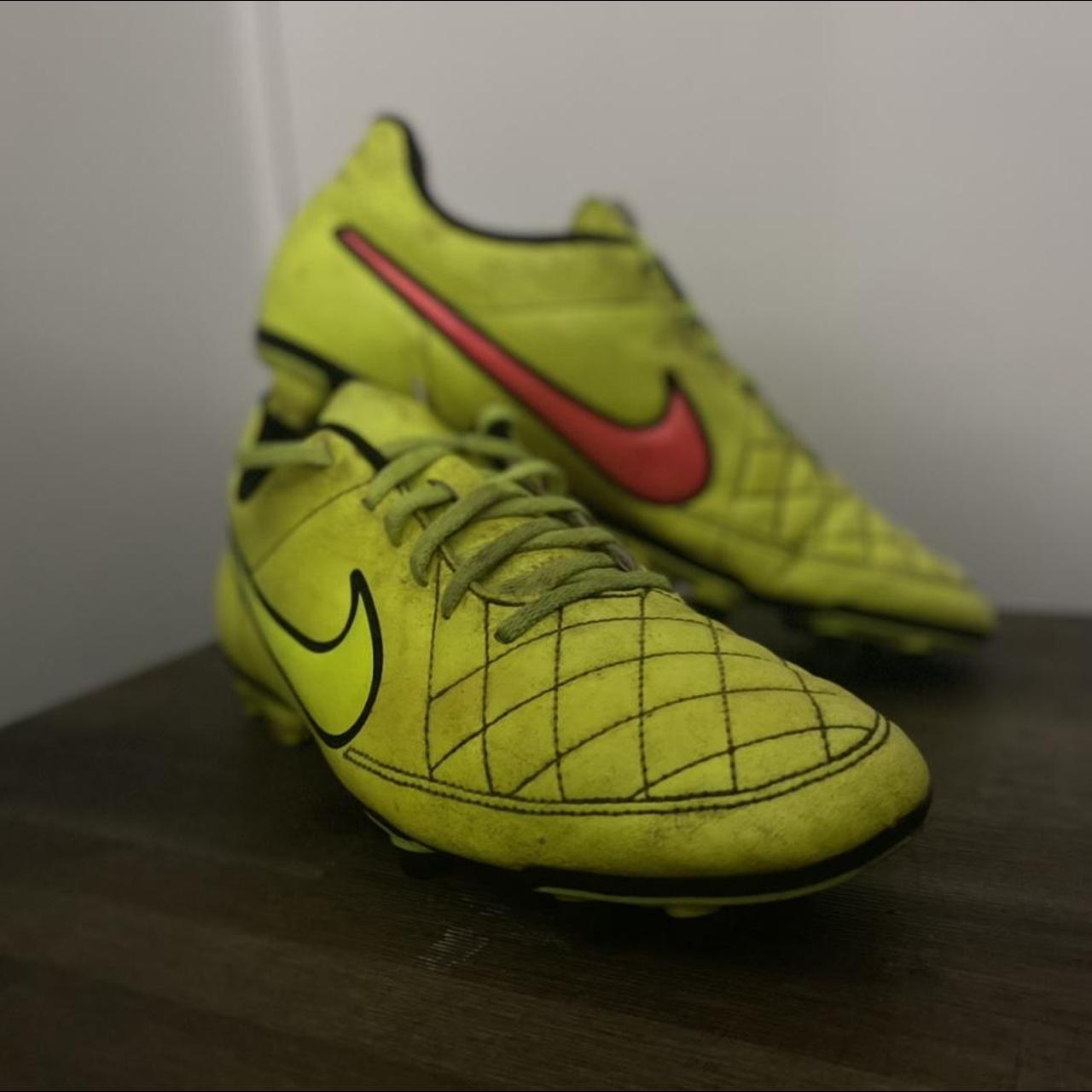 Neon store green tiempos