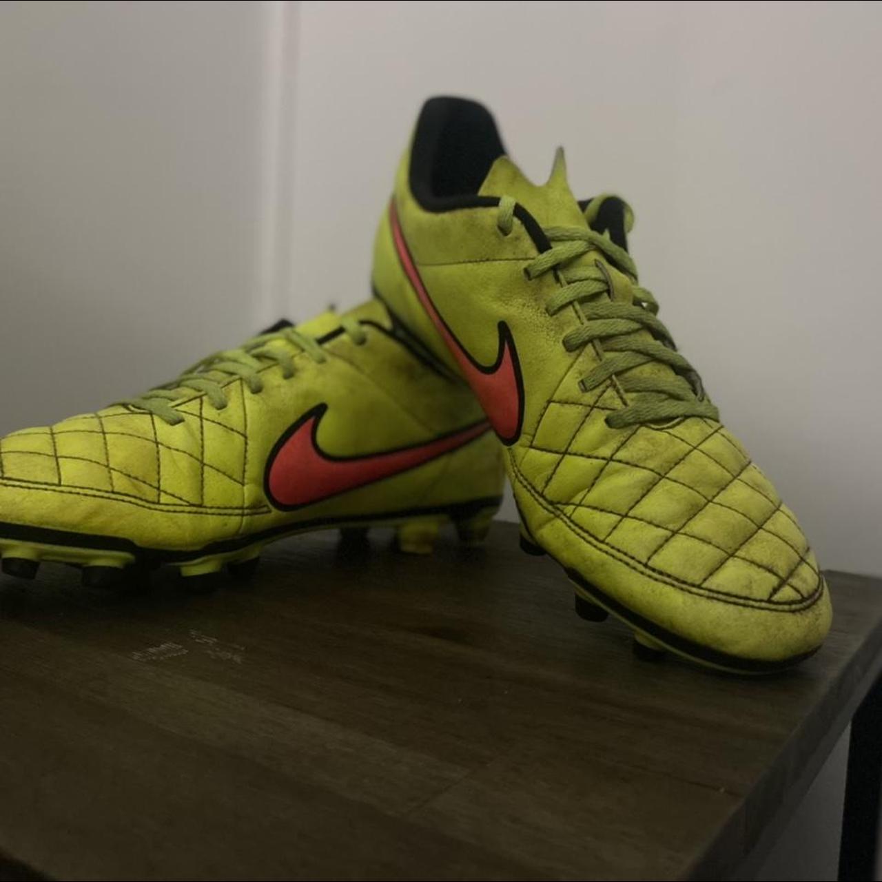 Nike tiempo best sale neon yellow