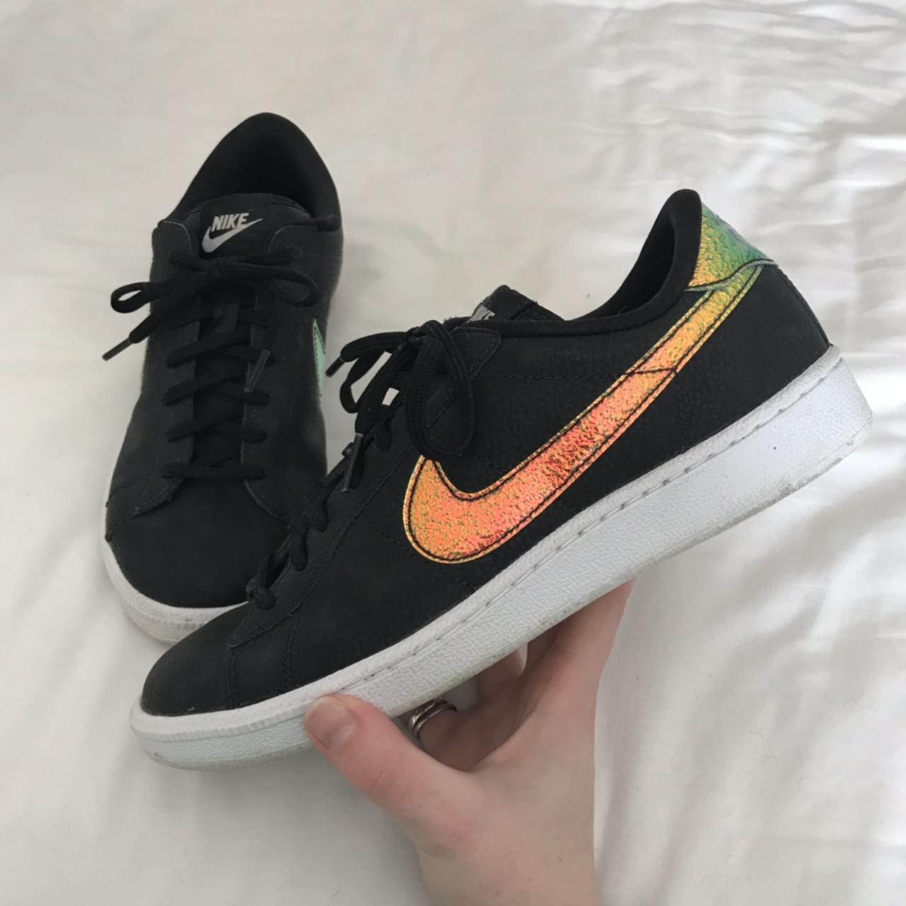 nike black gold tick