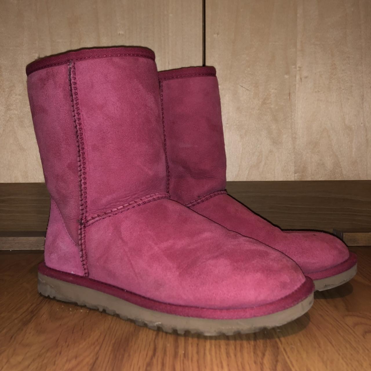 UGG Classic Short 5825 W/Ruby Size US 6. Original...