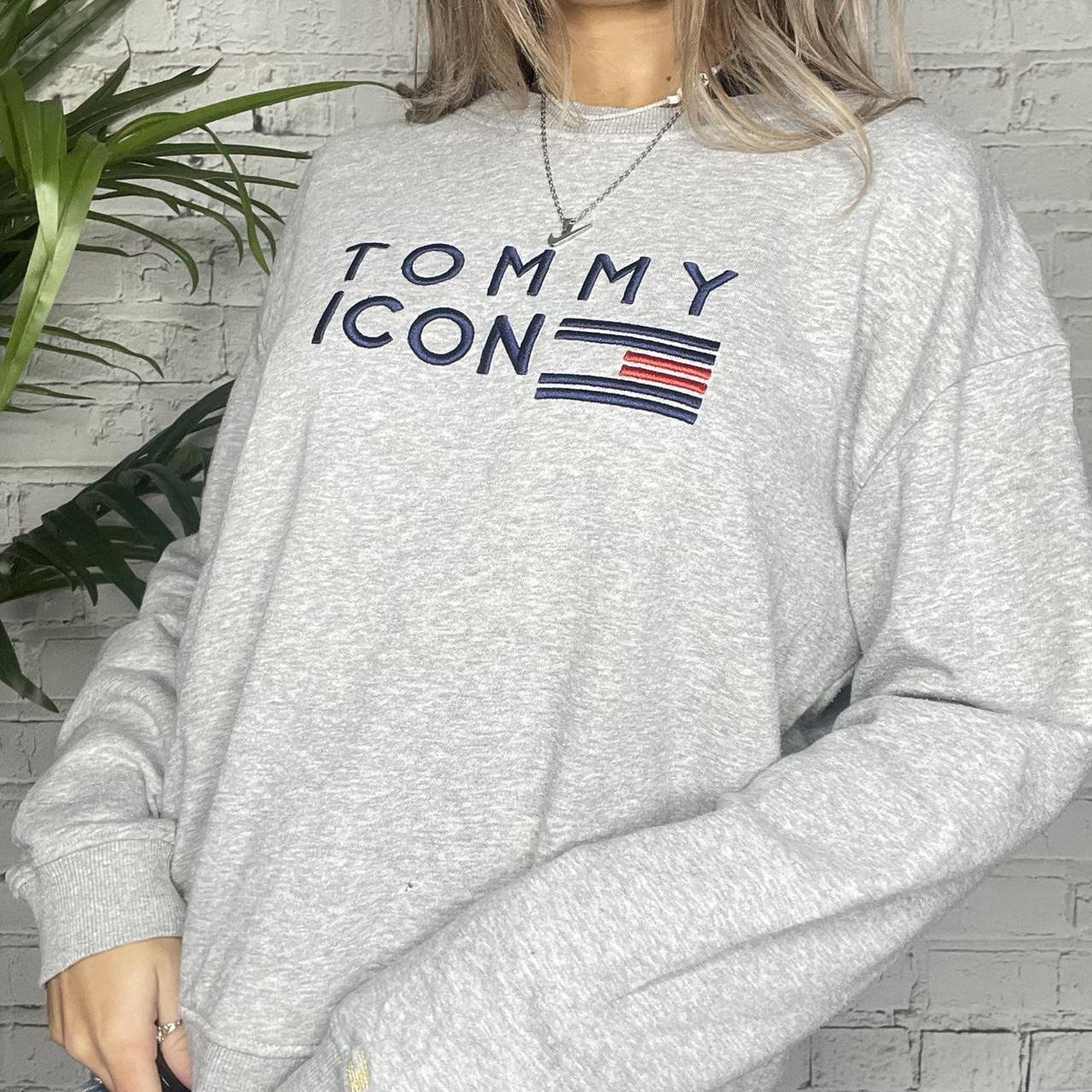 Tommy icons sweatshirt 2025 met geborduurd schild