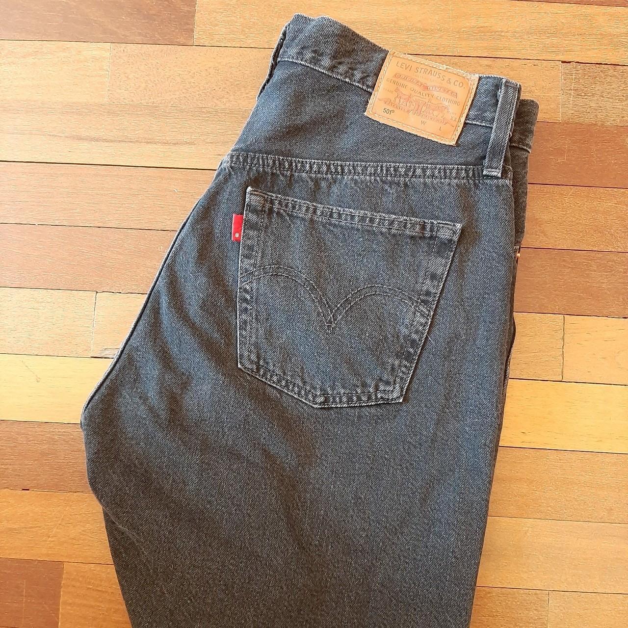 Jeans short Levi's 501 W28 Usati poche volte - Depop