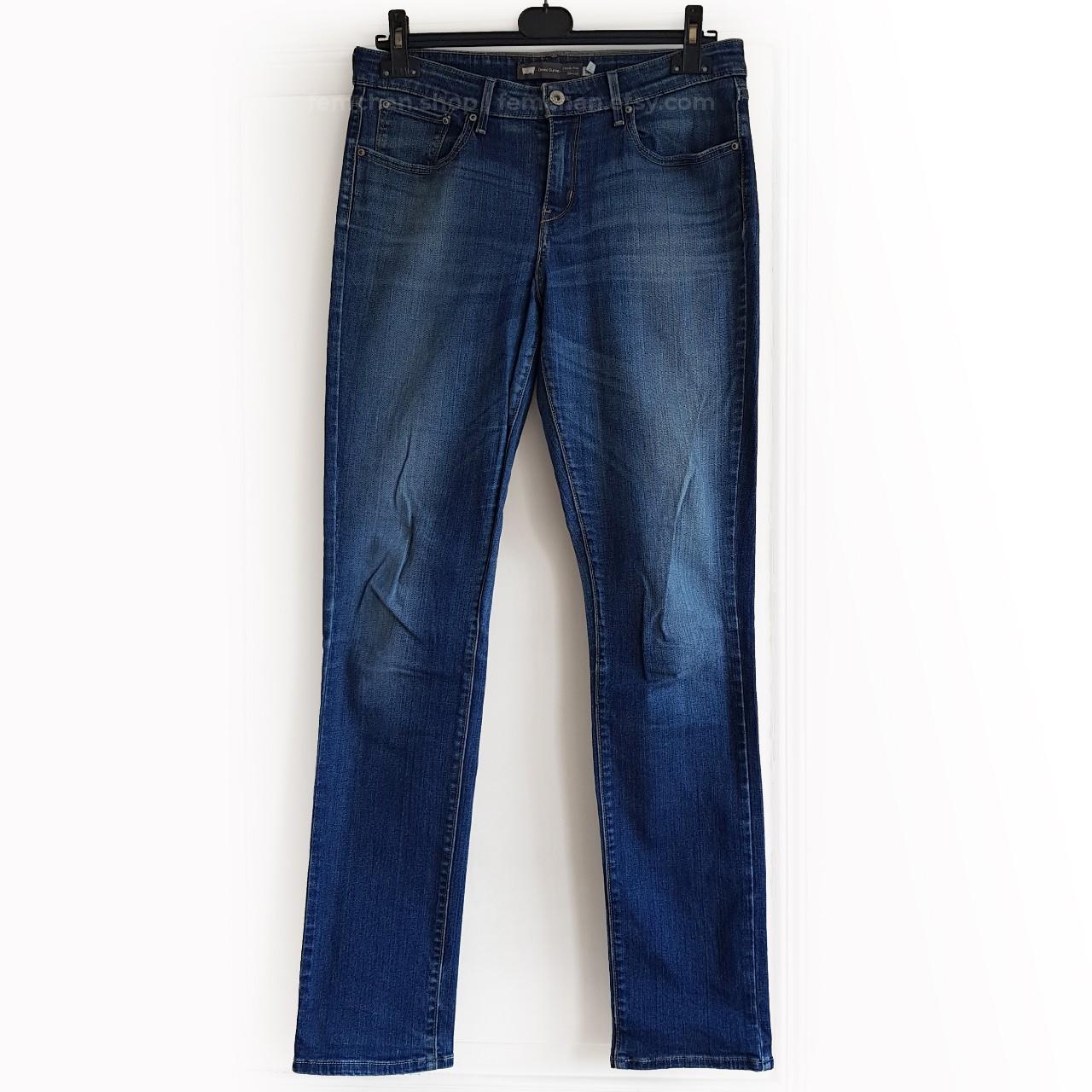 Levi's Demi Curve classic rise slim jeans. Striking... - Depop