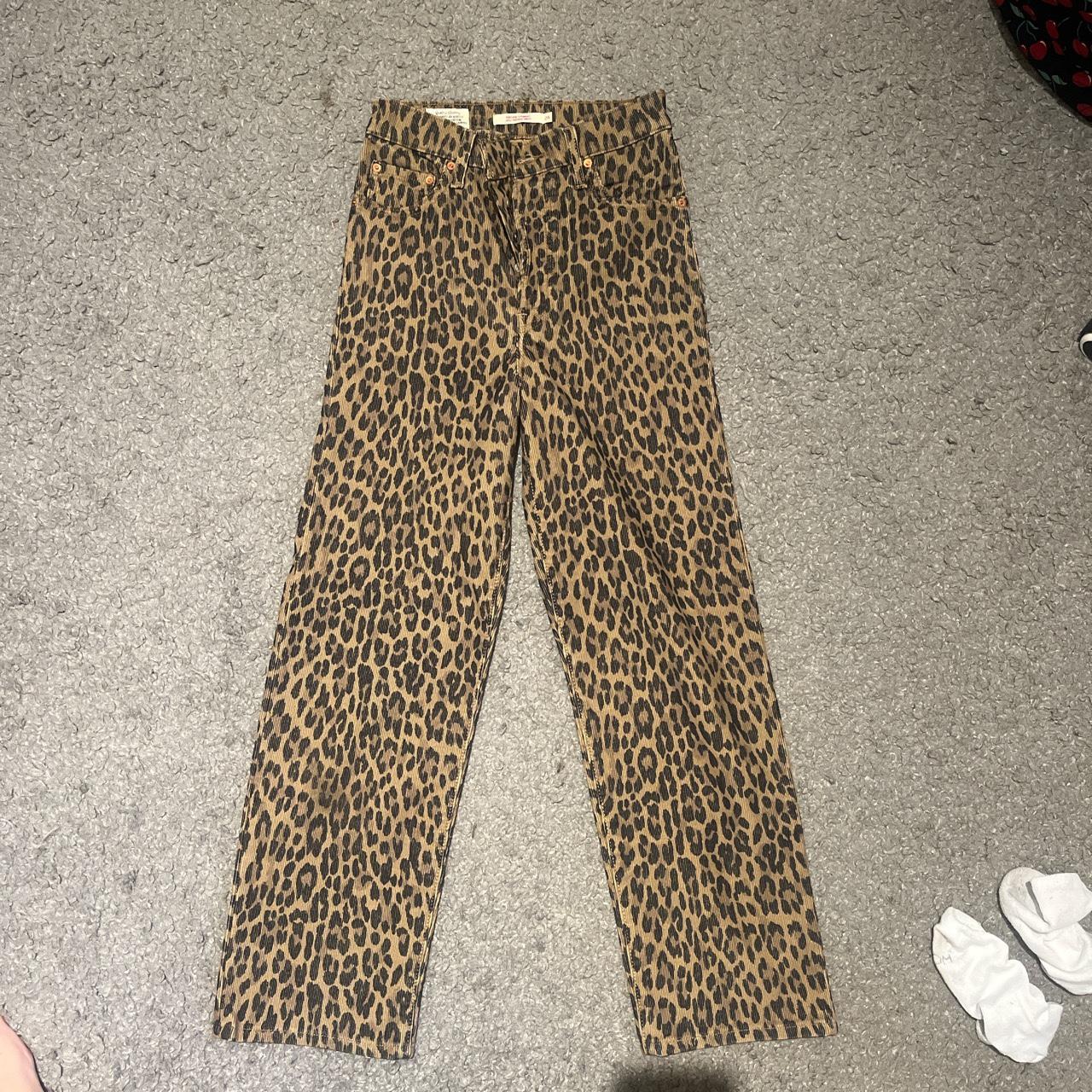 Levi's Women's Trousers | Depop