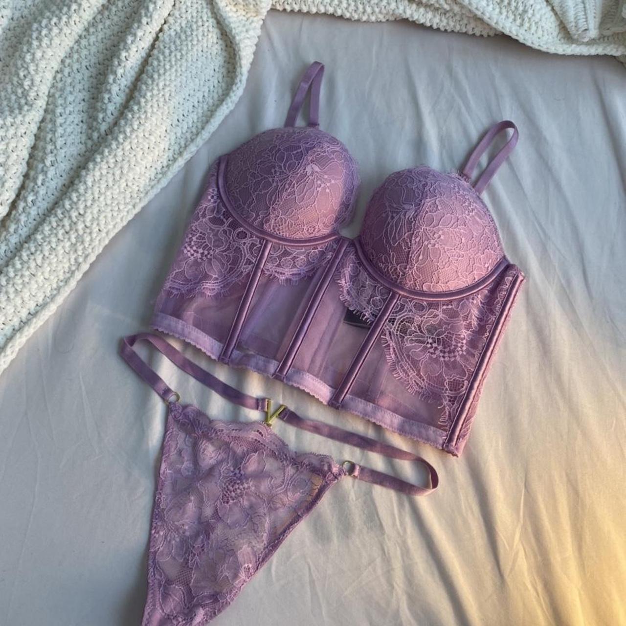 beautiful vs lingerie set 🌸💜💜, never worn/ size 32C