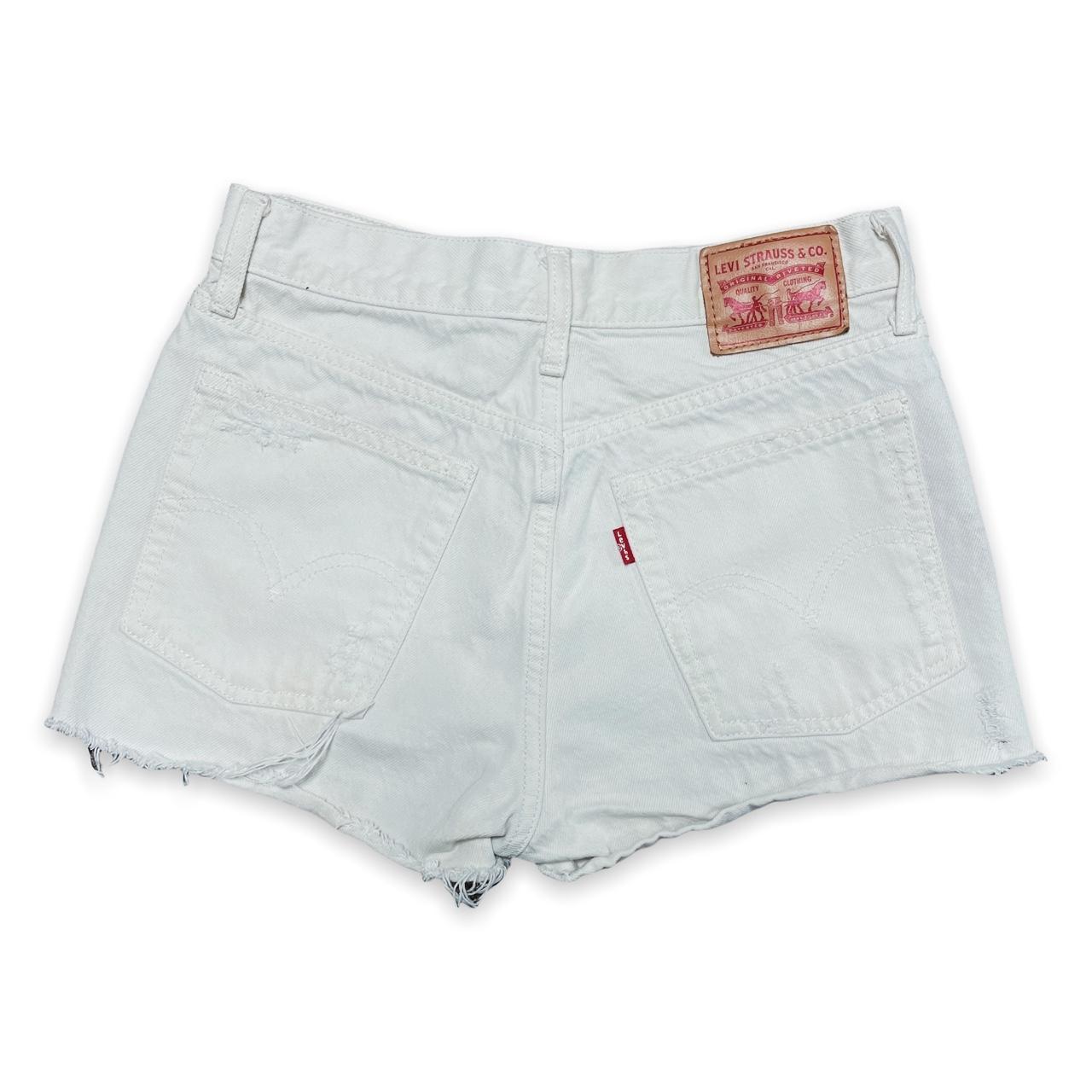 white distressed levi shorts