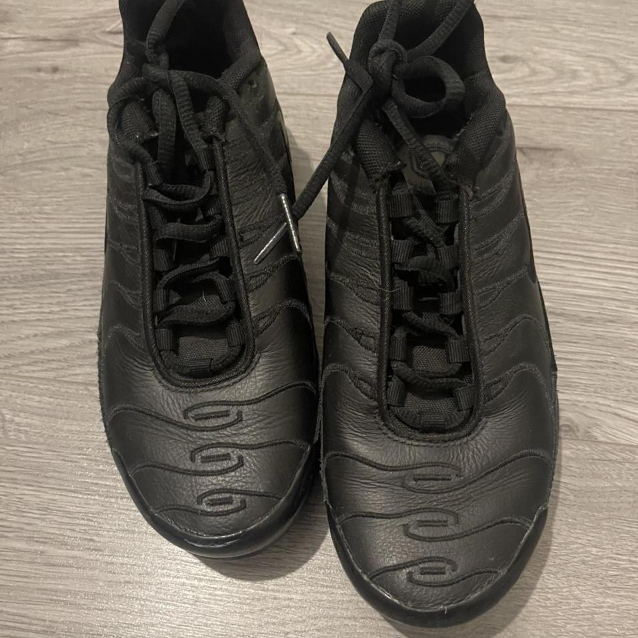 tns in black