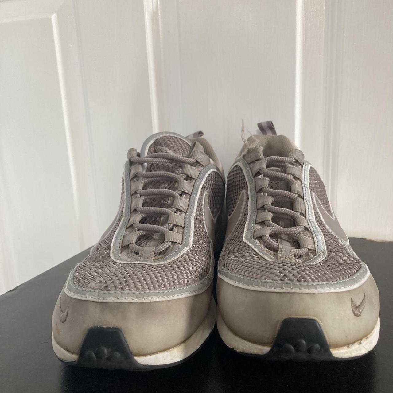 mens cream nike trainers